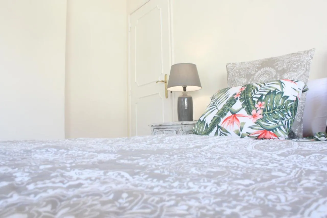 Petunia - Guest House كاسكايس البرتغال