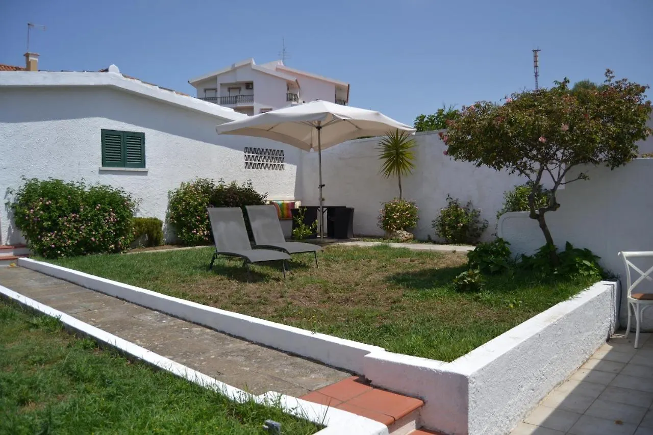 ***  Petunia - Guest House كاسكايس البرتغال