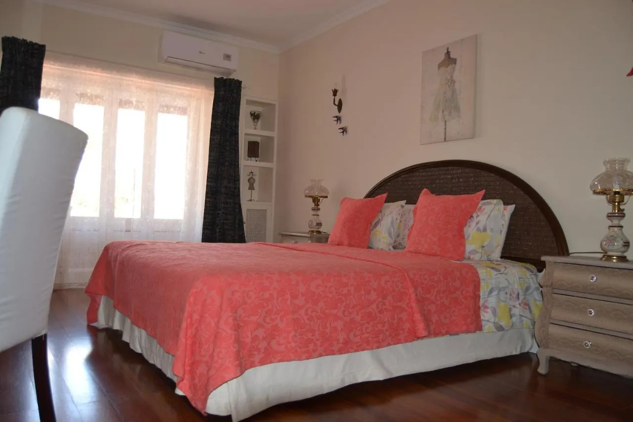 Petunia - Guest House كاسكايس البرتغال