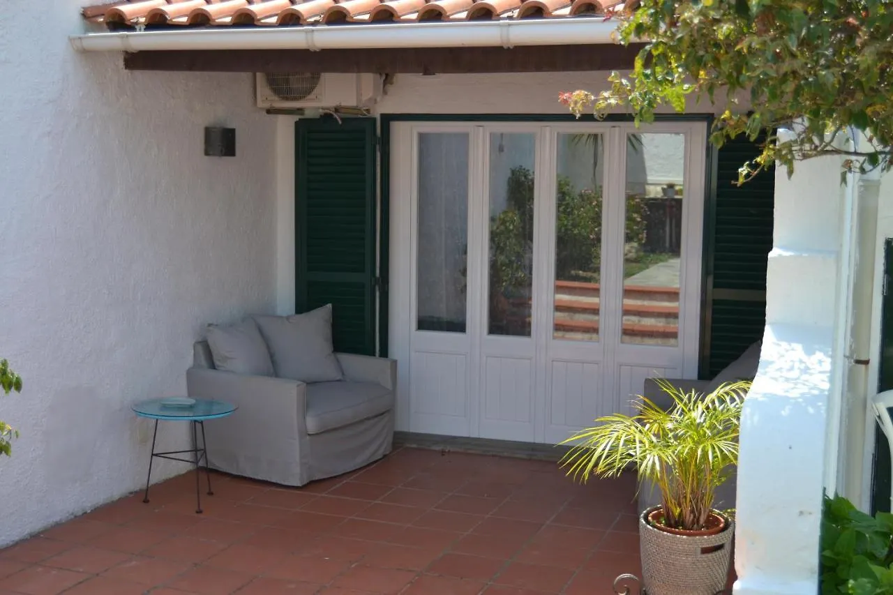 Petunia - Guest House كاسكايس 3*,  البرتغال